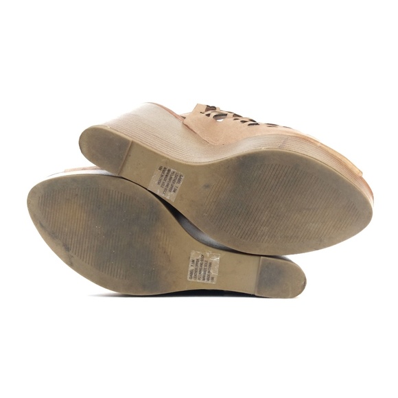 Laser Cut Open Toe Wedge Sandals EUC - Picture 6 of 7